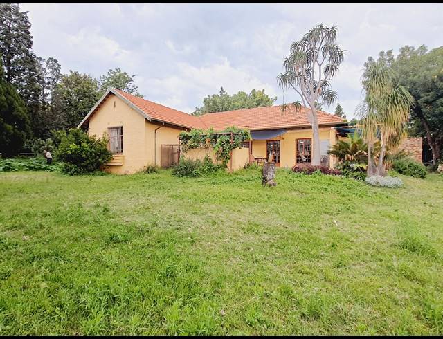 3 BEDROOM EQUESTRIAN PROPERTY FOR SALE IN BLUE HILLS